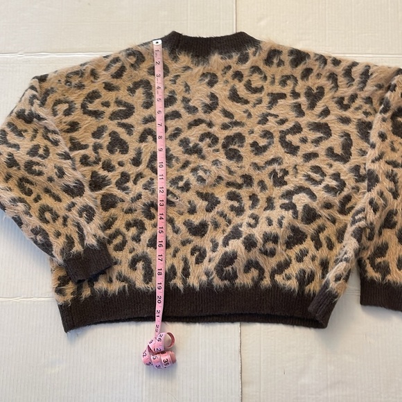 NWOT Leopard Print Brown Sweater - Picture 7 of 10